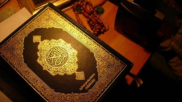 چگونه استخاره کنیم؟ آداب استخاره با قرآن